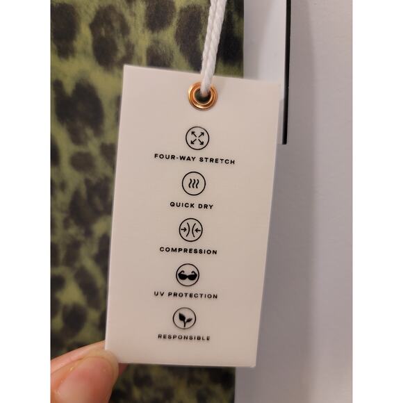 Good American Core Power Leggings in Green Leopard - Picture 4 of 7